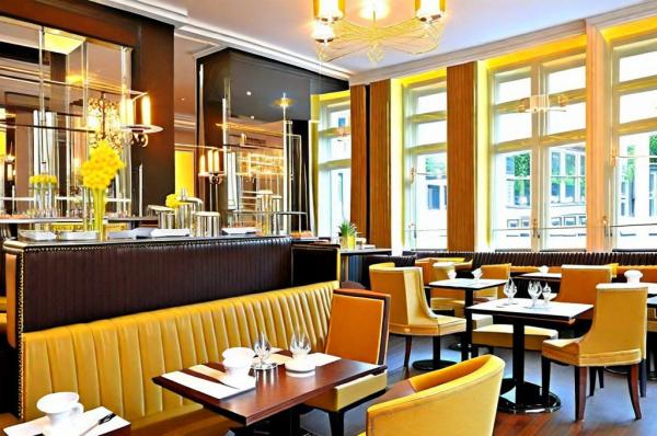 Lloyd´s Cafe & Bar Foto