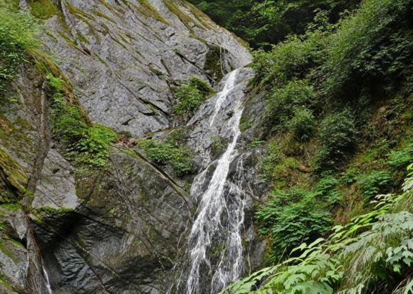 Ustinsky Wasserfallfoto