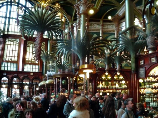 Coffee Shop im Shop von Merchants Eliseev Foto
