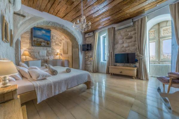 Antikes geteiltes Luxuszimmerfoto