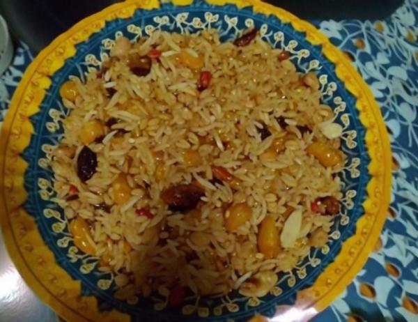 Foto des zentralasiatischen Plov-Zentrums