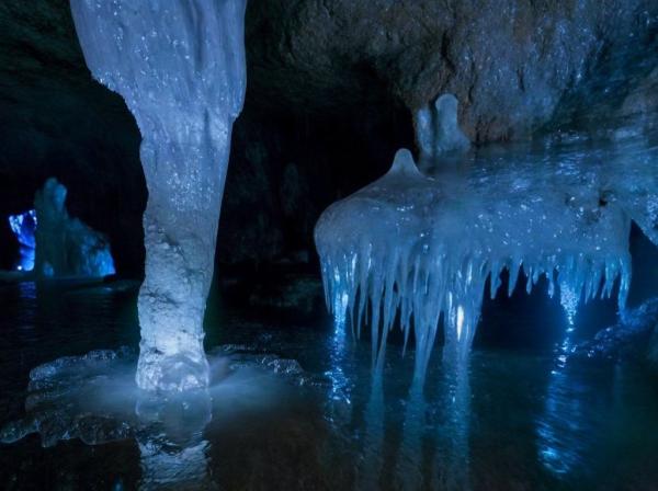 Askinskaya Eishöhle Foto