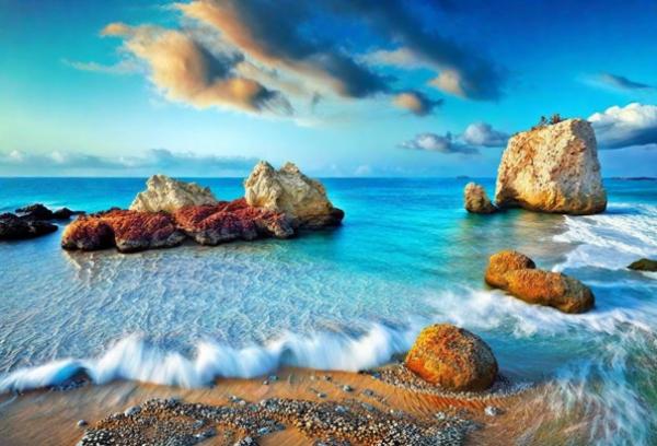 Aphrodites Felsen und der Strand in Paphos