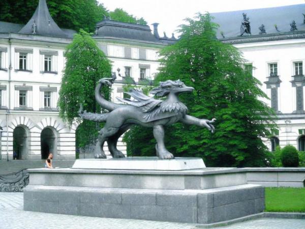 Drachenbrunnen Foto