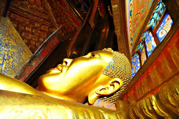 Tempel des liegenden Buddha Foto